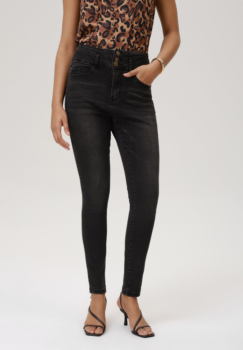 

Узкие джинсы Anna Field, цвет Dark Grey Wash
