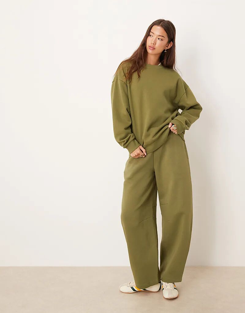 

Спортивные брюки ASOS DESIGN с защипом и лифом сзади цвета хаки