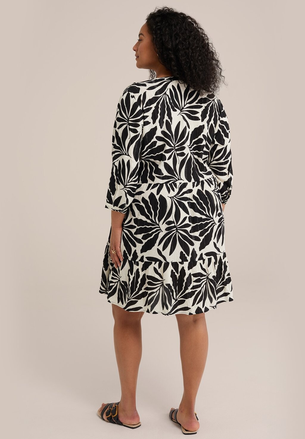 

Дневное платье CURVE WE Fashion, черный