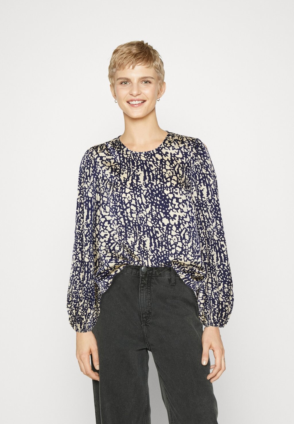 

Блузка VILA VIBITY O NECK, цвет navy blazer