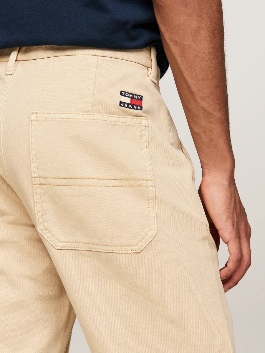 

Брюки-чиносы Tommy Jeans "TJM RYAN TWILL CHINO", с нашивкой-логотипом, цвет Gentle Gold