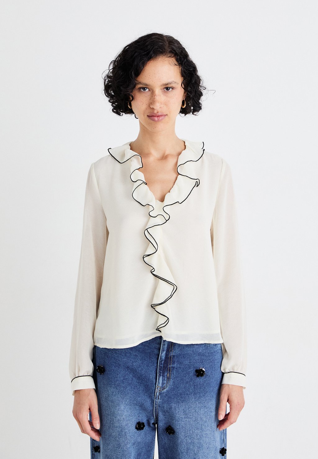 

Блуза ONLEDITH LIFE VNECK FRILL ONLY, кремовый