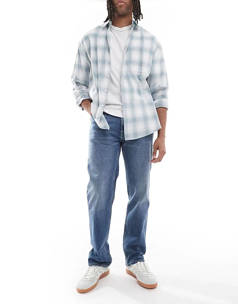 

Джинсы Calvin Klein Jeans стандартного прямого кроя, средне-синего цвета