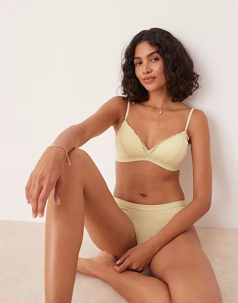 

Бюстгальтер-треугольничек Calvin Klein Modern Lace на легкой подкладке нежно-желтого цвета