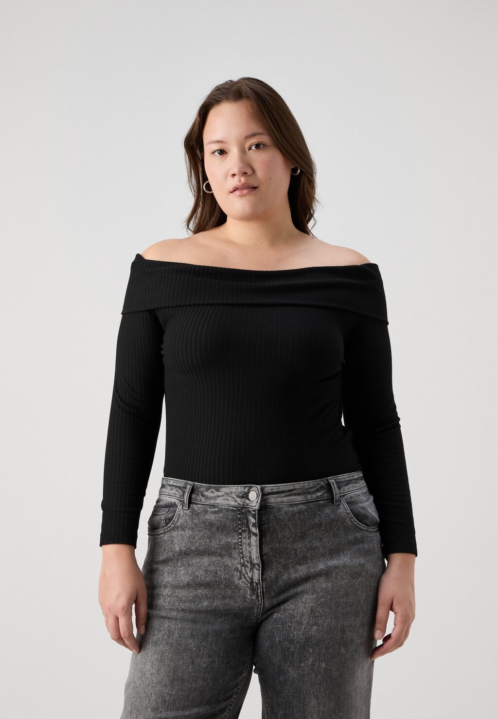 

Джемпер CAREVELYN OFF SHOULDER ONLY Carmakoma, черный