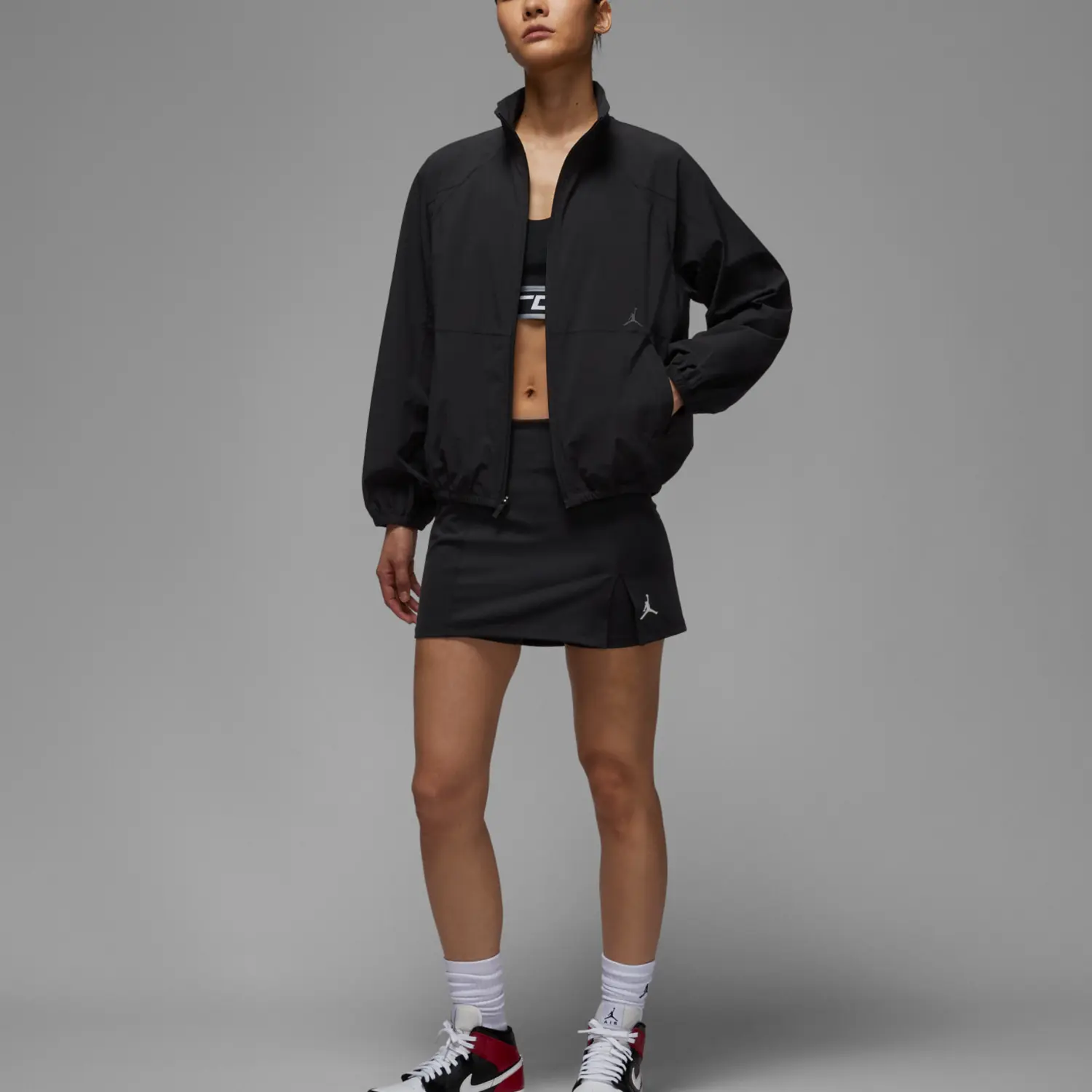 Jordan Женская спортивная куртка с технологией Dri FIT, Black/Black Shadow Gray — фото 3