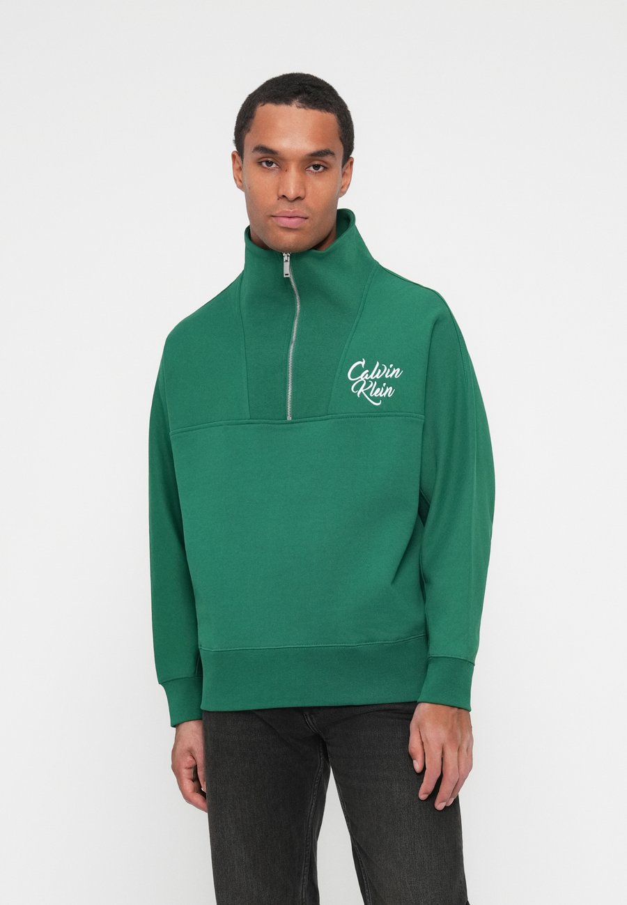 

Толстовка Calvin Klein Jeans PREMIUM LOGO FUNNEL NECK UNISEX, Verdant Green/Green