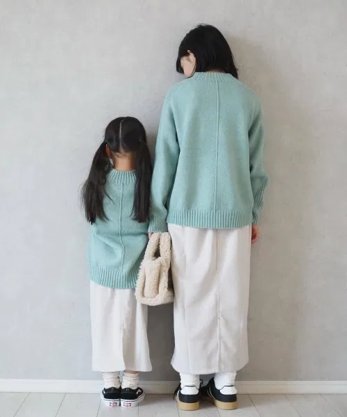 [Комплект одежды для родителей и детей] Вязаный пуловер с боковым разрезом (120-160 см) — фото 4