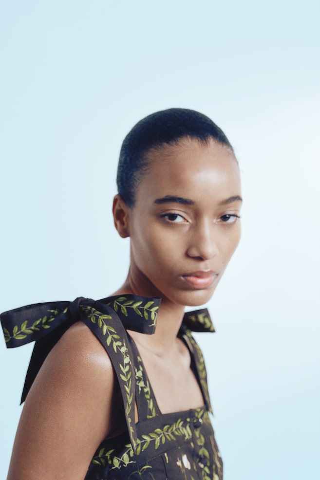 

Хлопковое платье с завязками H&M, мультиколор