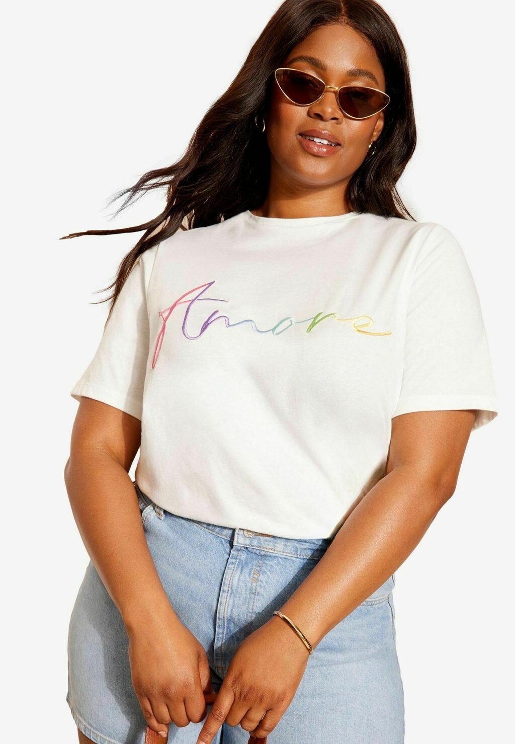 

Принт на футболке SHORT SLEEVE GRAPHIC, REGULAR FIT Curves Like These, белый