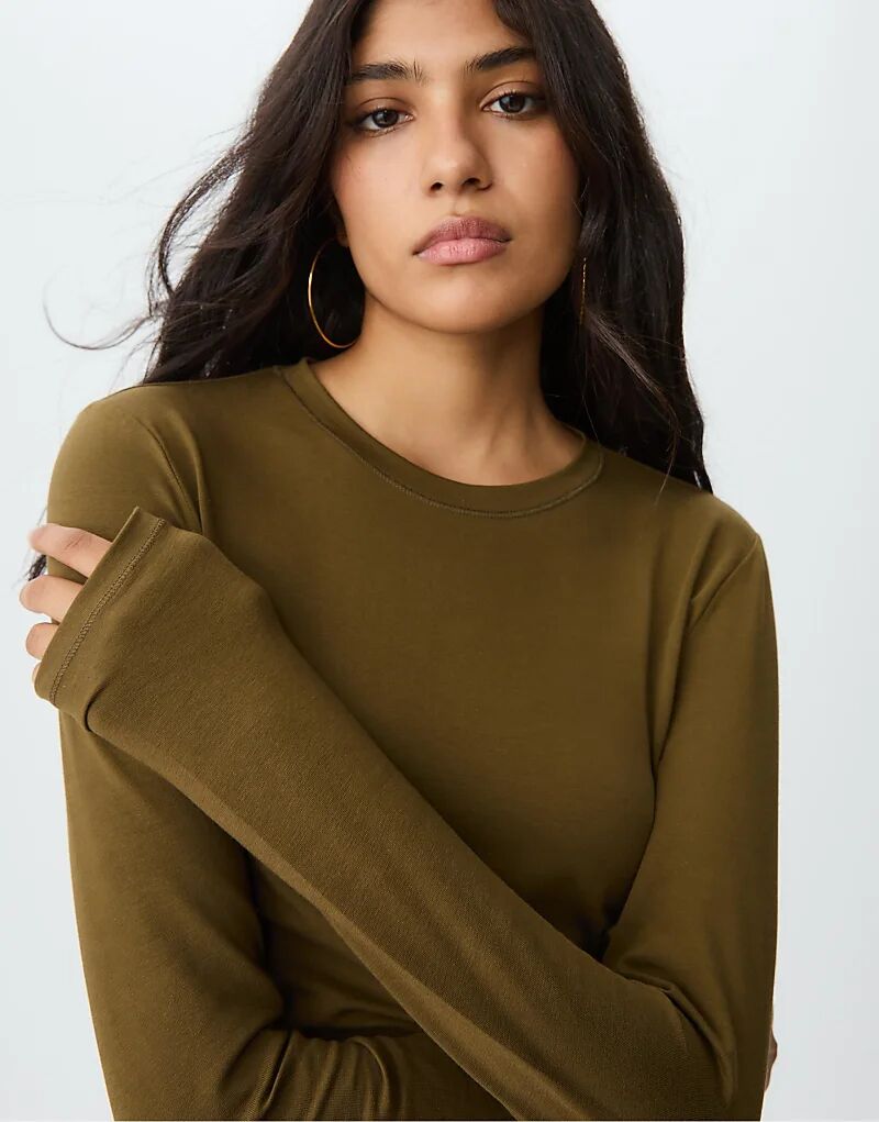 

Футболка Stradivarius Basic с круглым вырезом оливкового цвета