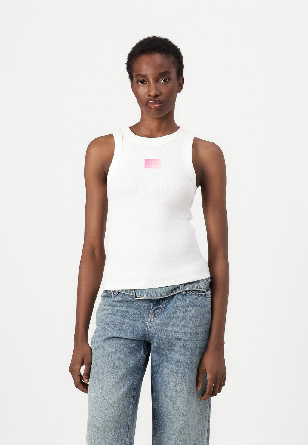 

Топ GRADIENT FLAG Tommy Jeans, кремовый