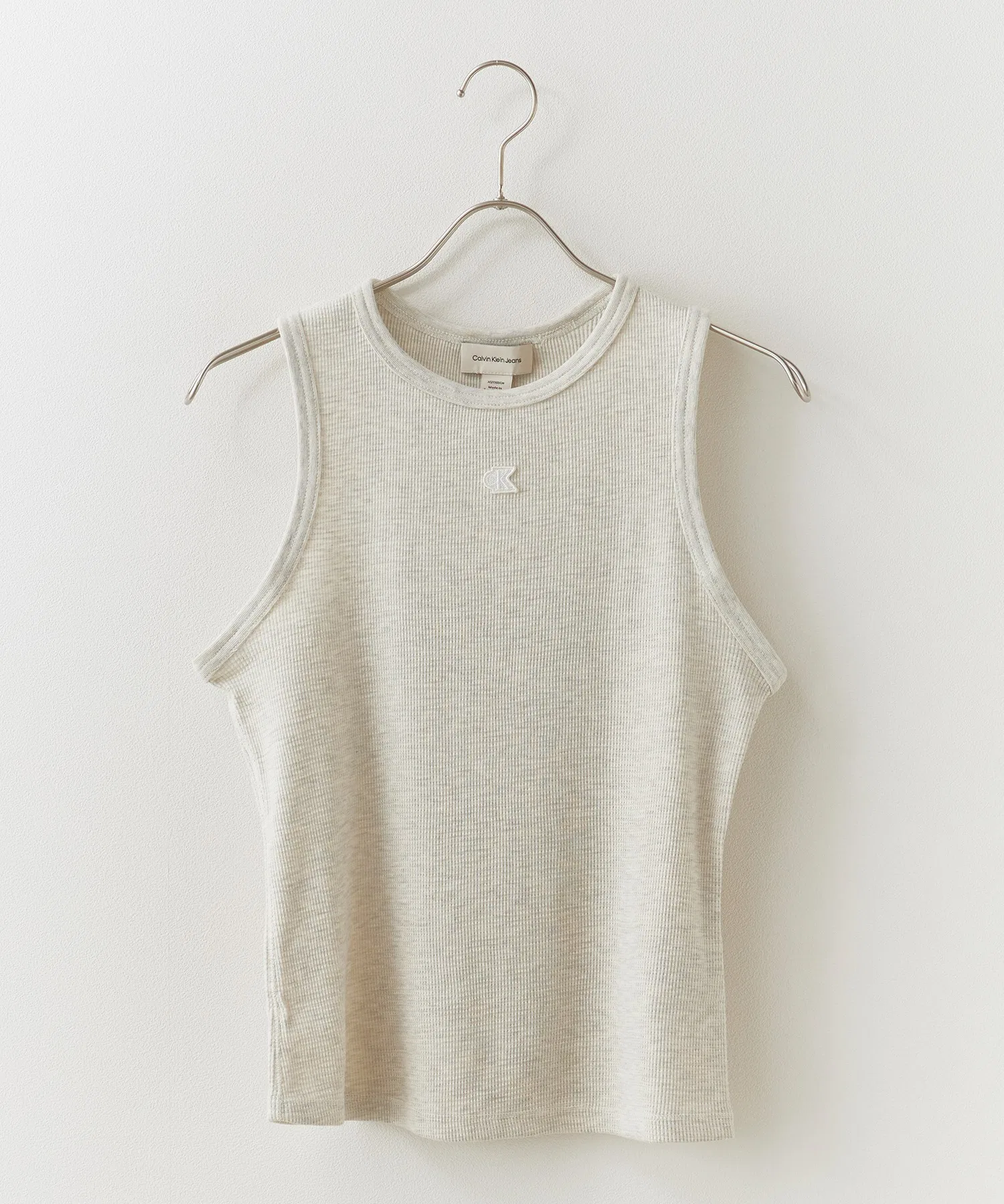 Майка Calvin Klein SL MONOGRAM PATCH WAFFLE RACER TANK Весна/Лето 2026 — фото 2