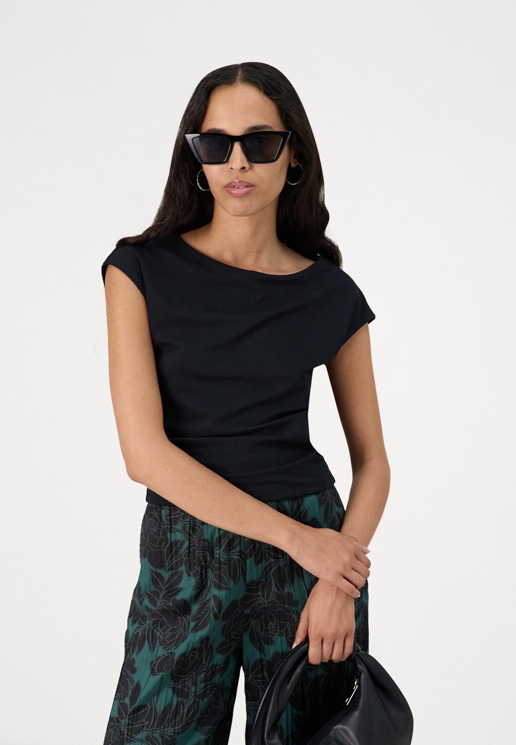 

Топ GROWN Abercrombie & Fitch, черный
