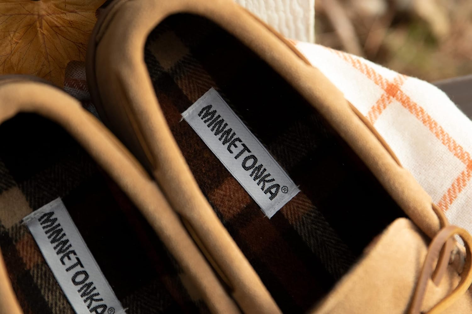 Мокасины Minnetonka для мужчин с твердой подошвой и флисовой подкладкой в клетку, Charcoal — фото 2