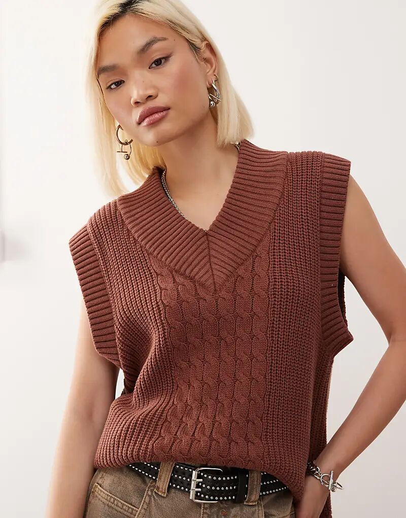 

Вязаный жилет Monki в университетском стиле шоколадно-коричневого цвета