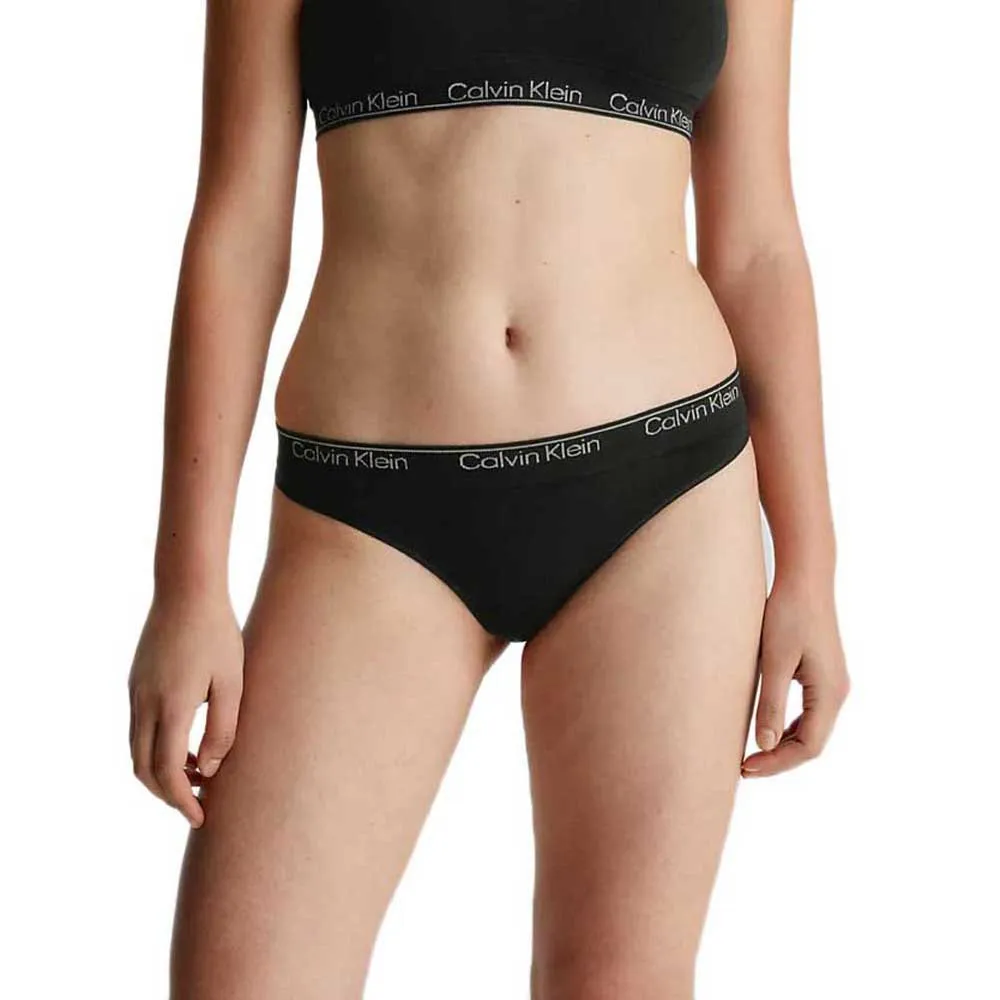 

Стринги Calvin Klein 000QF7095E, черный