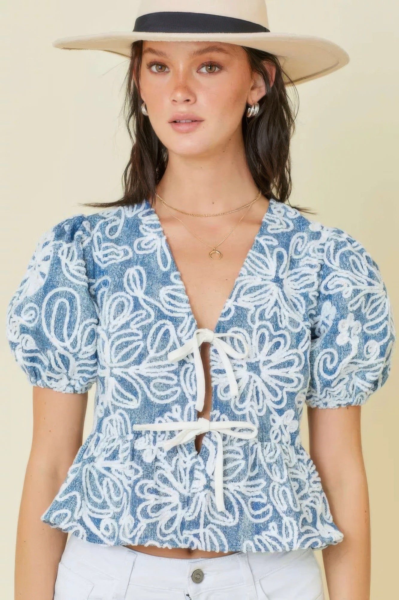 

Укороченный джинсовый топ с вышивкой и завязкой спереди FASHNZFAB, цвет denim/white