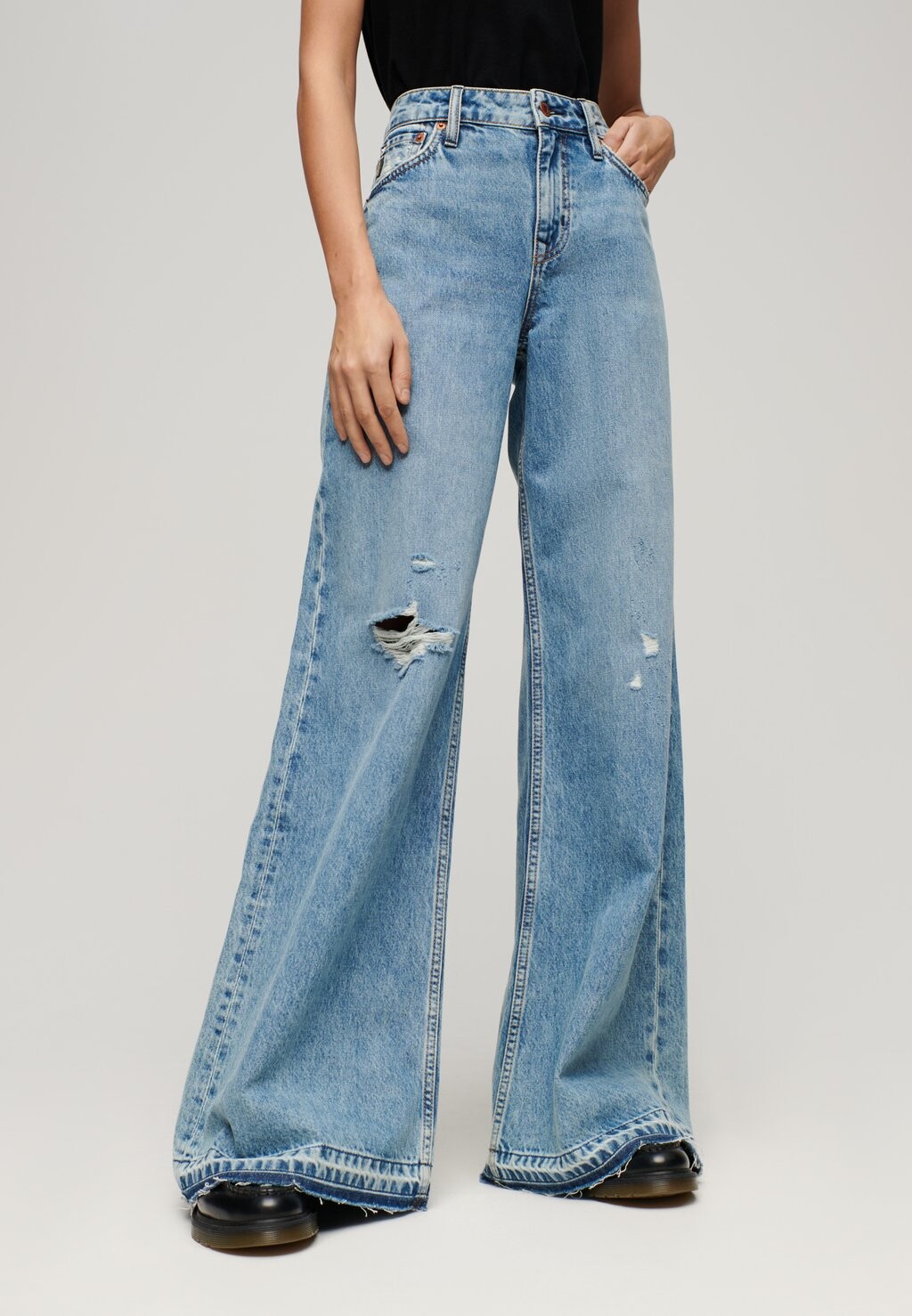 

Расклешенные джинсы HEM WIDE LEG Superdry, синий деним