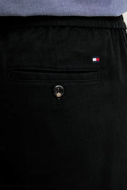 Брюки из льна с добавлением полиэстера модель slim fit Tommy Hilfiger, черный — фото 4