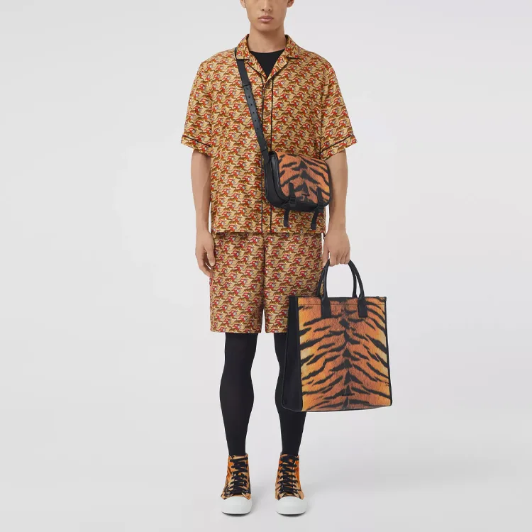 Шорты Burberry из шелка с тигровым принтом, Mel бежевый — фото 4