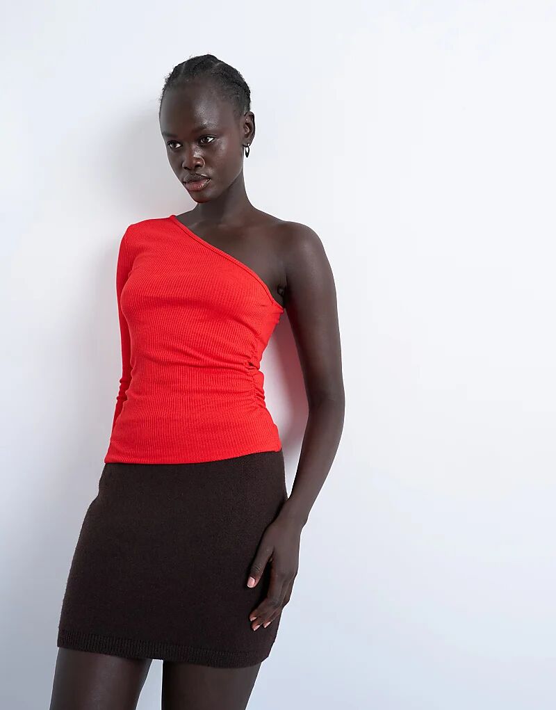 

Топ Topshop с одним рукавом и сборками по бокам, красный