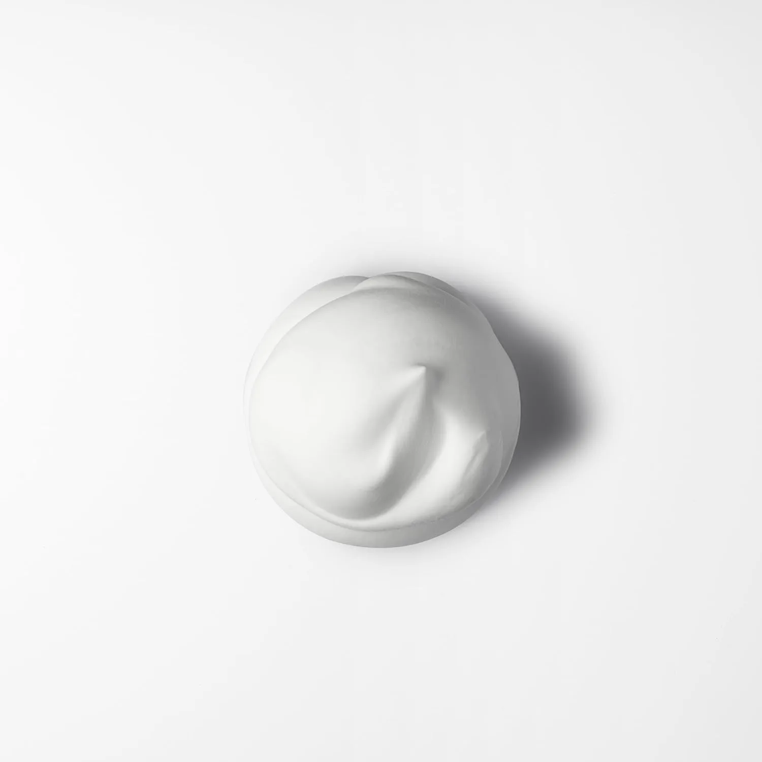Shu Uemura Art of Hair Kaze Wave Curl Defining Mousse - Укрощает пушистость и обеспечивает термозащиту, для волнистых и кудрявых волос, 140 мл, red — фото 4