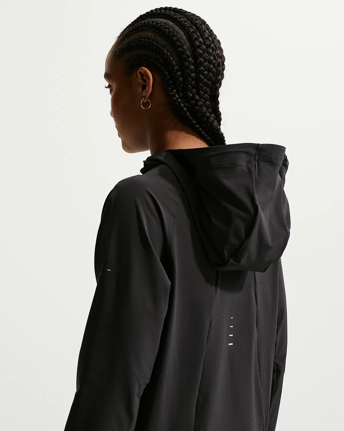 Женская ветрозащитная куртка для бега Nike Swift, Black — фото 2