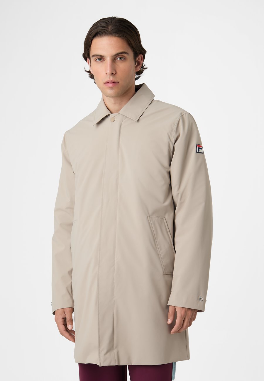 

Пальто Fila APPAREL COMO REGULAR WATER REPELLENT CAR , Weathered Teak/Beige