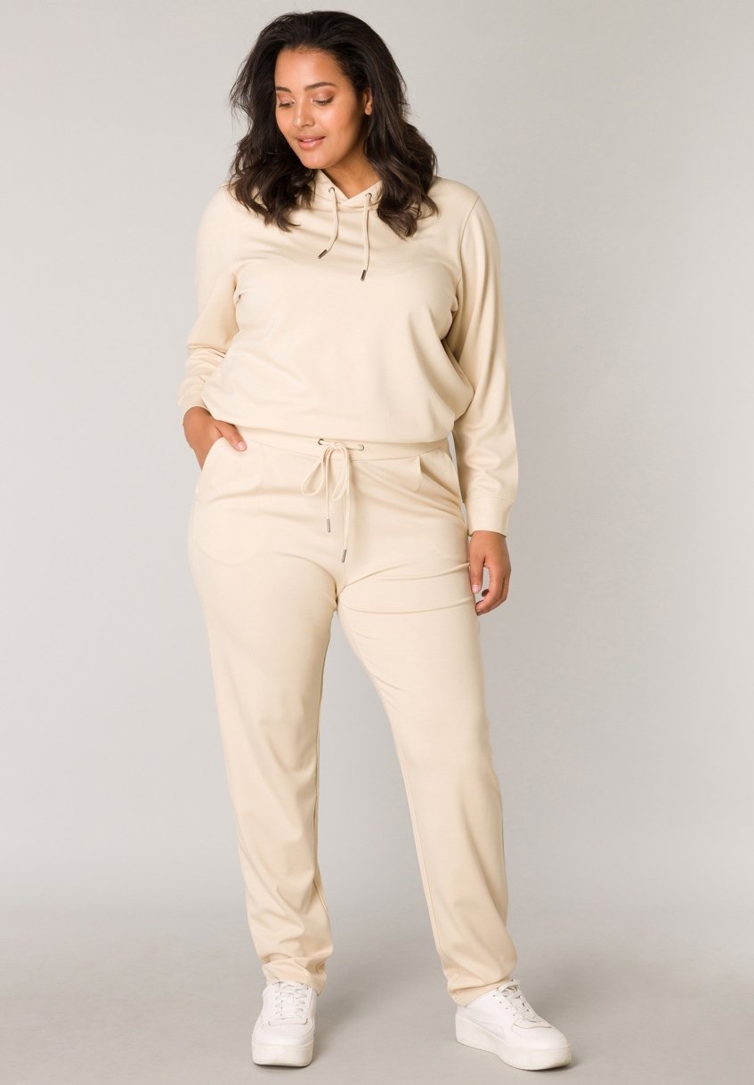 

Спортивные штаны YOANNA BASE LEVEL CURVY, бежевый