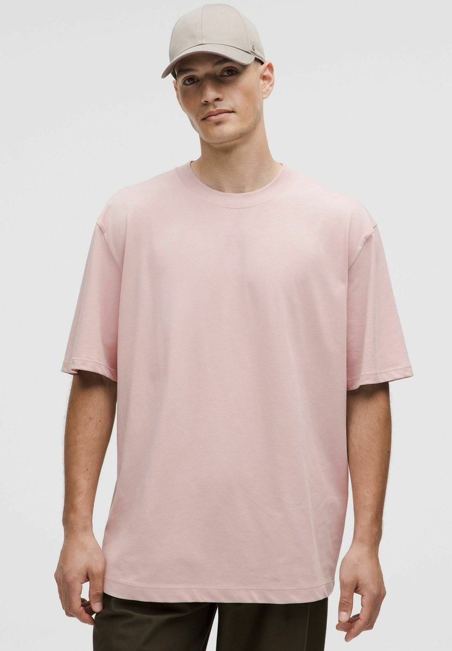 

Спортивная футболка lululemon HEAVYWEIGHT, Mink Berry/Pink