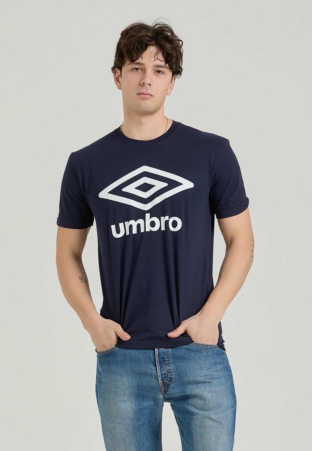 

Футболка с принтом Umbro, темно-синий