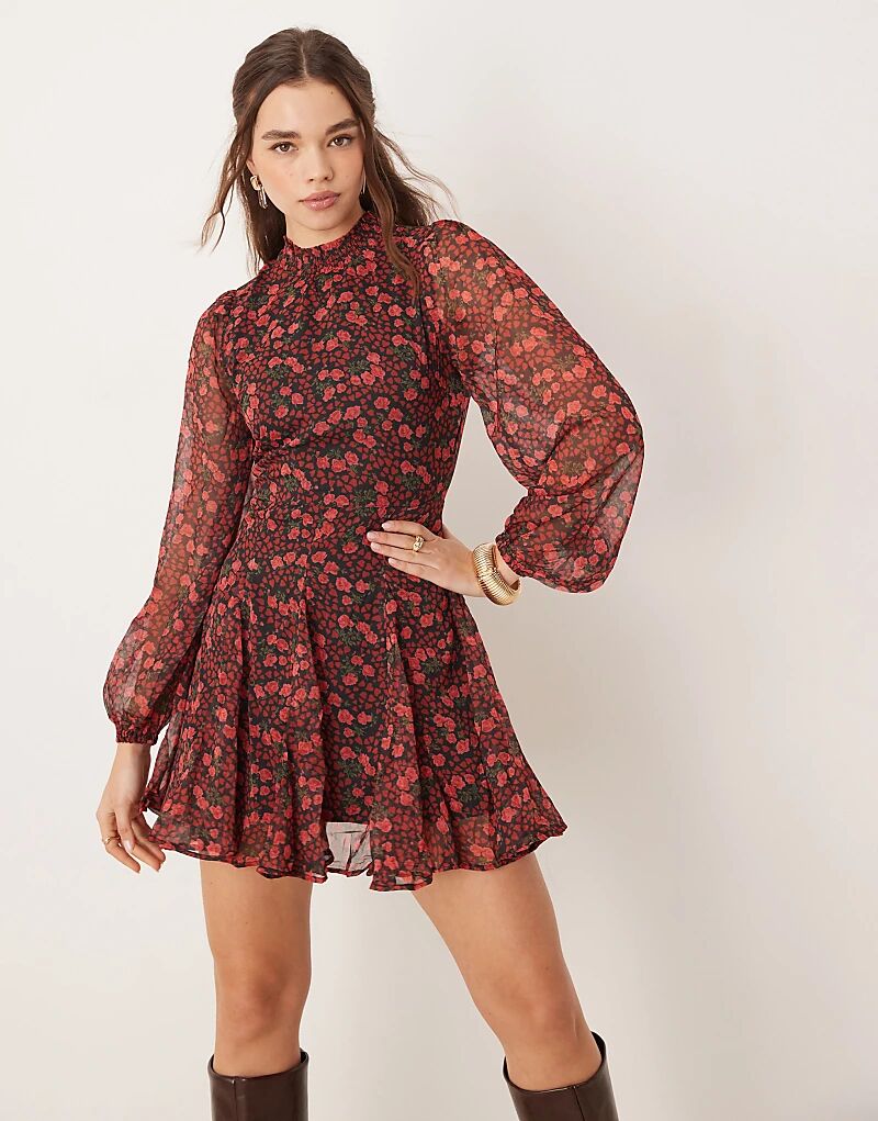 

Шифоновое мини-платье годе с присборенным воротом и цветочным принтом Miss Selfridge