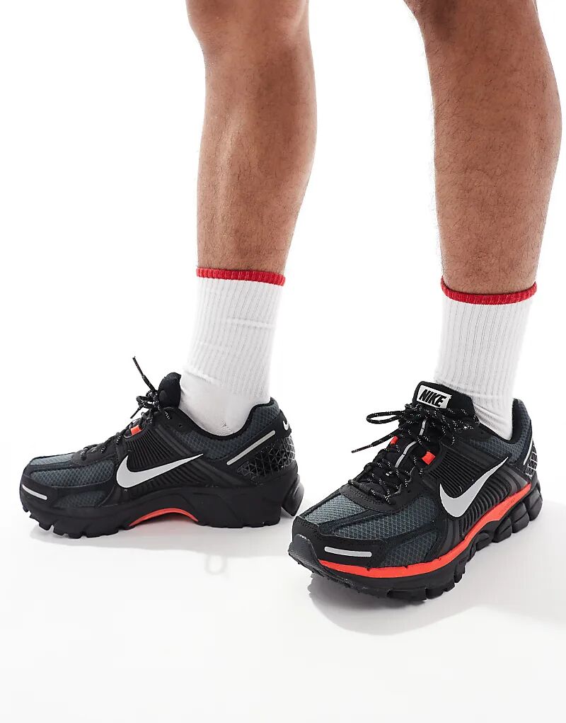 

Кроссовки Zoom Vomero 5 черного и металлического серебристого цвета Nike