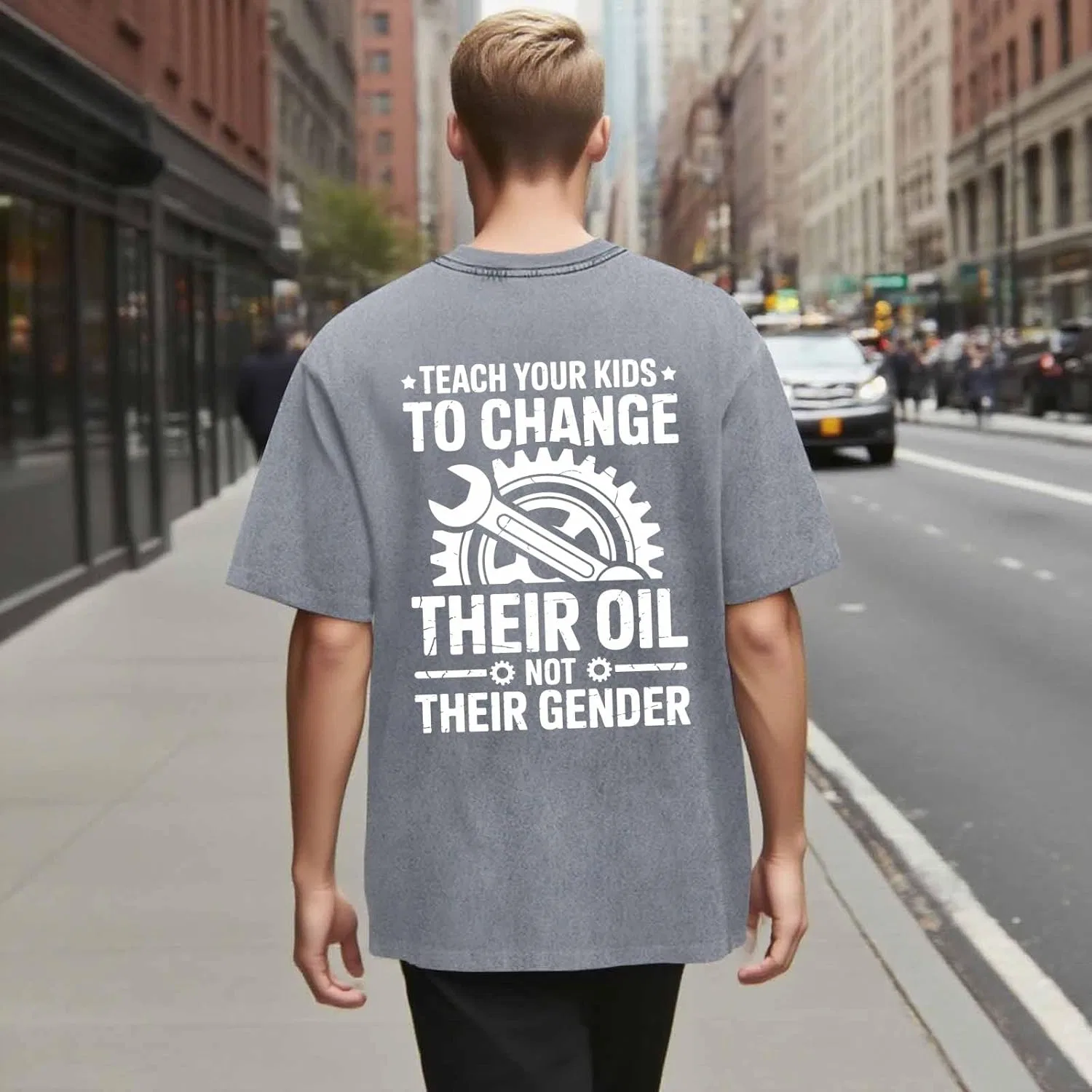 Футболка для мужчин с принтом "Teach Your Kids to Change Oil Not Gender" Generic, светло-серый — фото 3