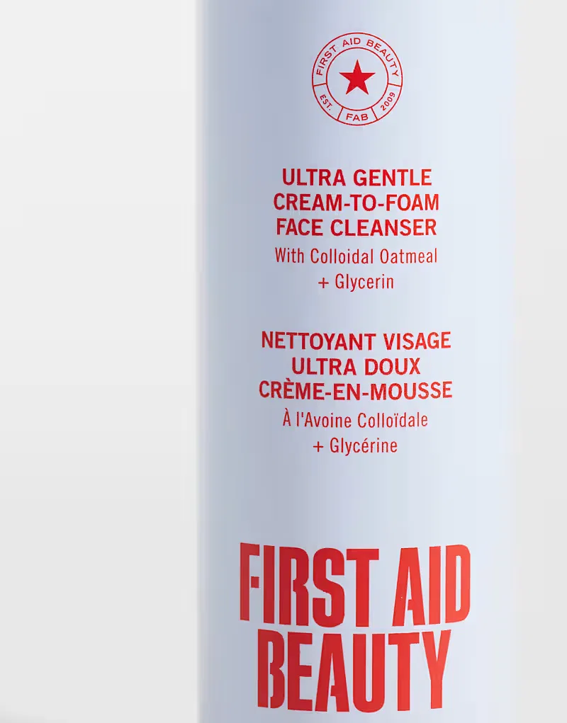 Крем для лица First Aid Beauty — Ультрамягкое очищающее средство-пенка Ultra Gentle Cream-to-Foam Cleanser, 170.1 г — фото 4