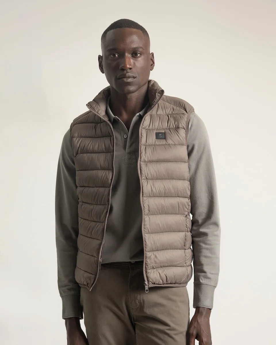 

Мужской ультралегкий стеганый жилет PuroEgo, темно-коричневый