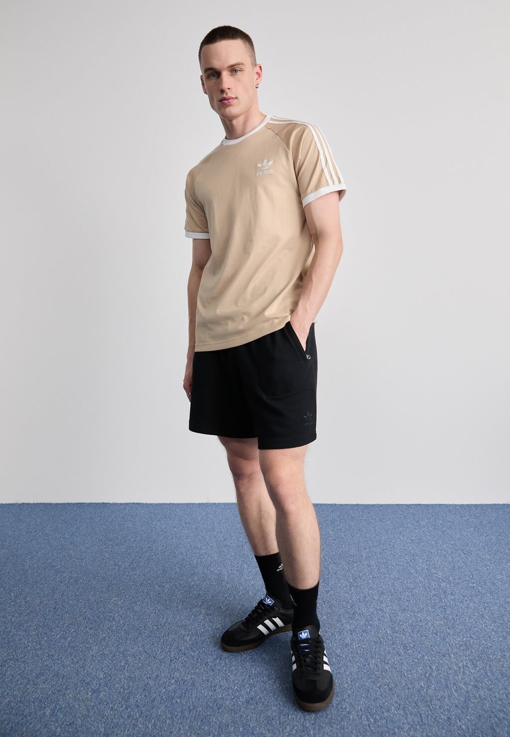 

Футболка с принтом 3 Stripes Tee adidas Originals, бежевый