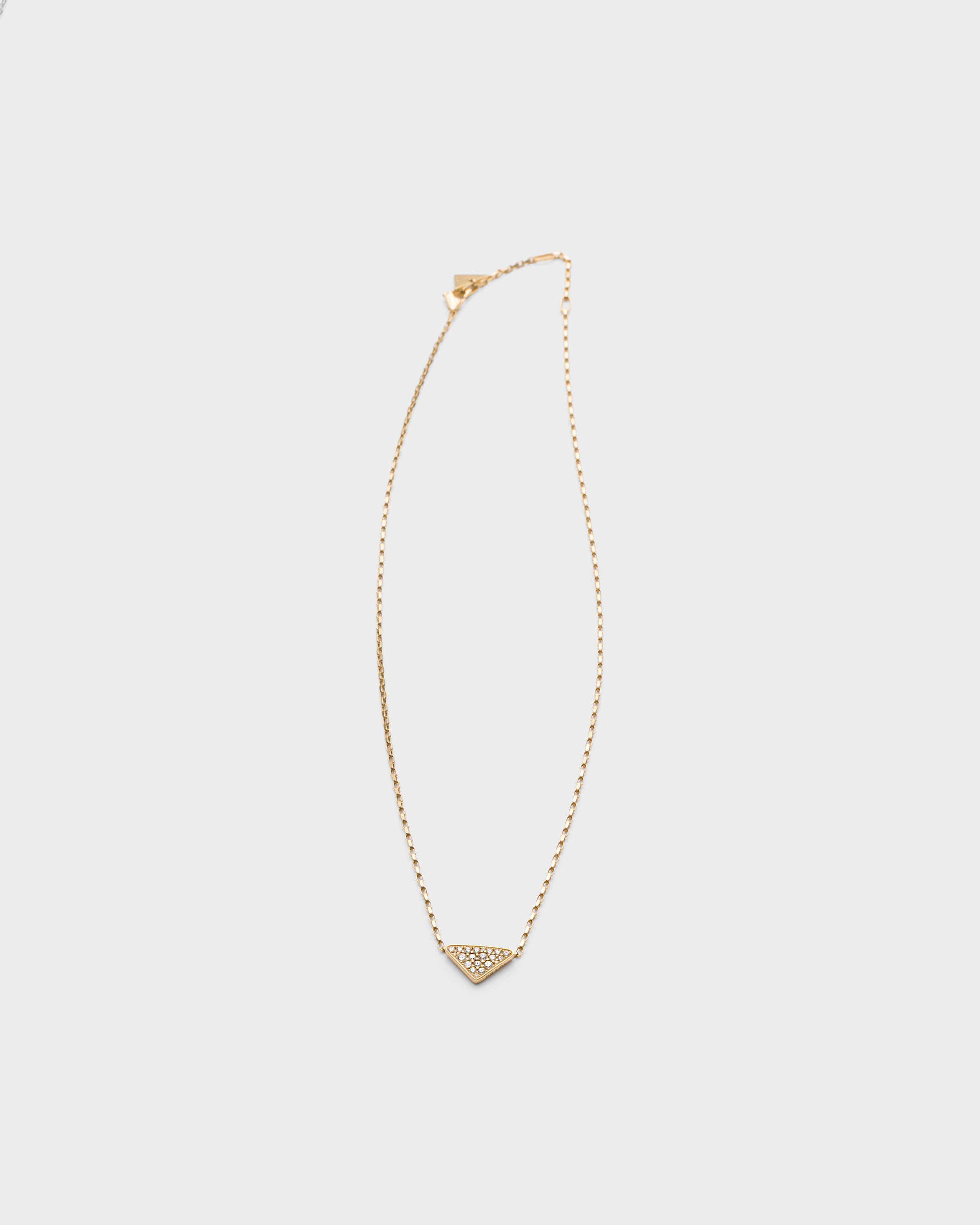 

Колье с микро-кулоном в форме треугольника Eternal Gold из желтого золота с бриллиантами Prada, золото/белый