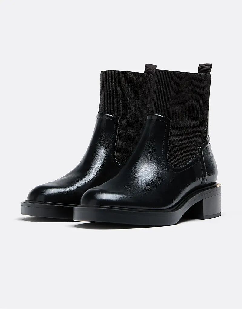 Ботильоны Stradivarius Flat черного цвета