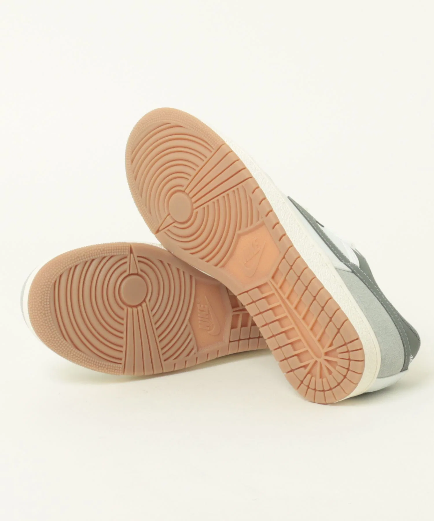 Мужские кроссовки из натуральной кожи Air Jordan Skyline Low LE JORDAN BRAND белые — фото 3
