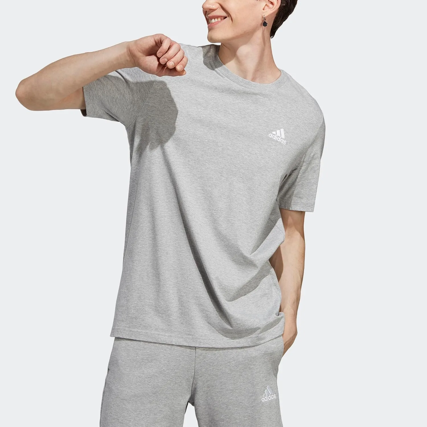 Футболка Adidas Essentials с вышитым логотипом — фото 4