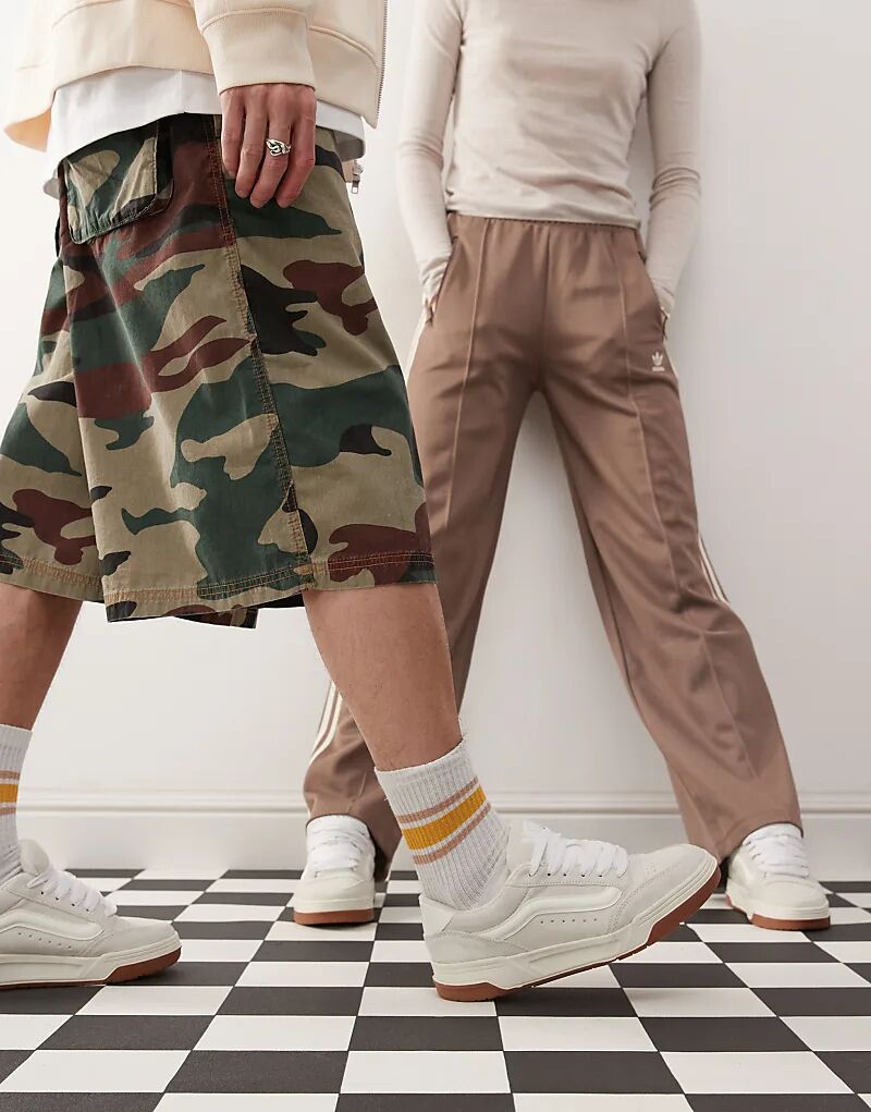 Массивные замшевые кеды Vans Hylane бежевого цвета