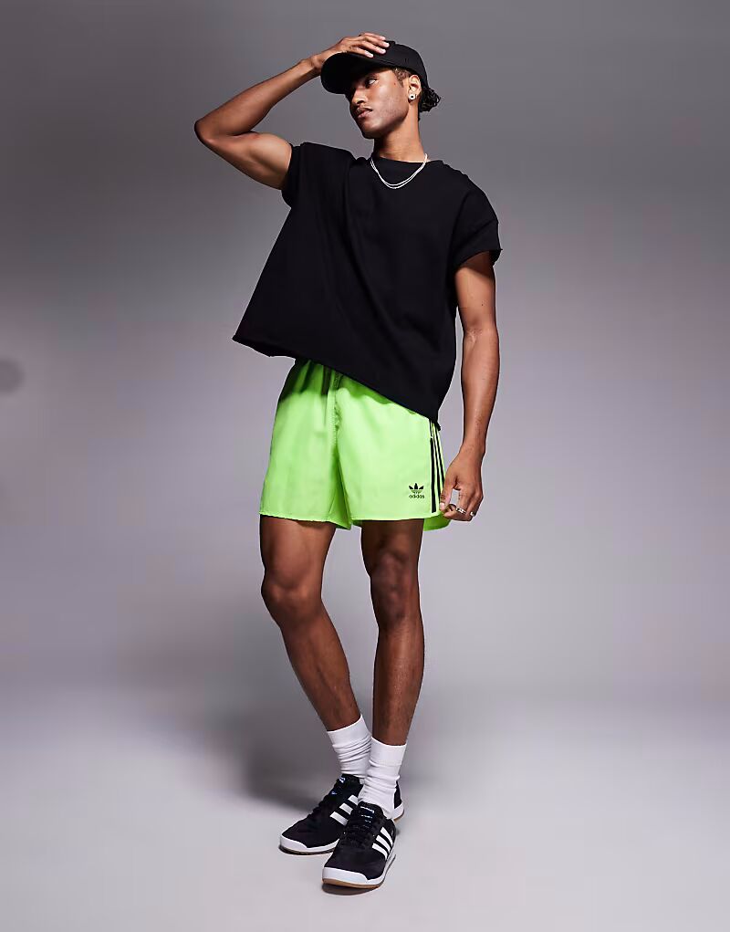 

Шорты Adidas Originals Adicolor sprinter цвета лайм