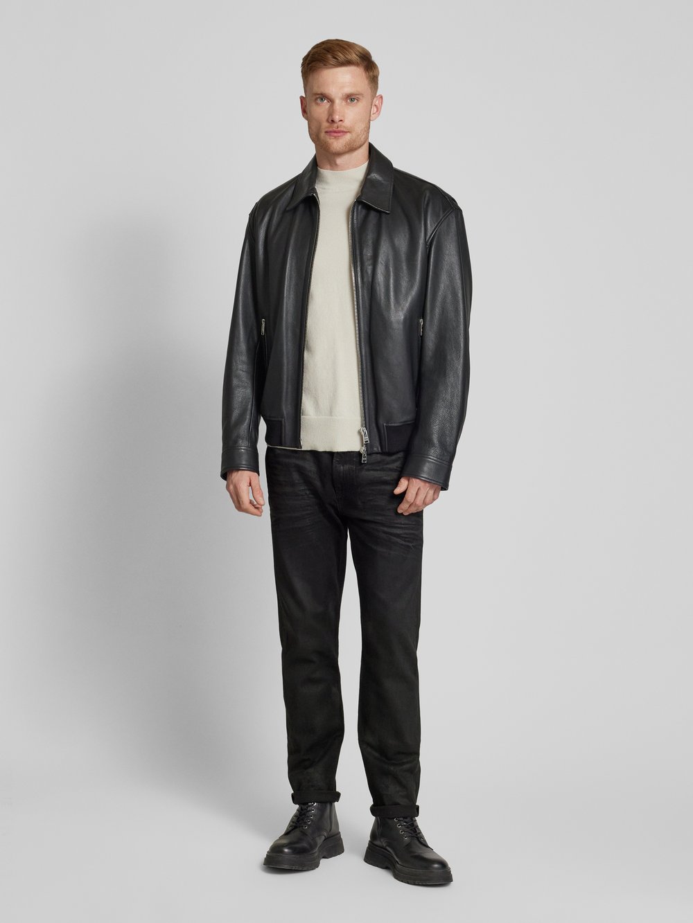 

Джинсы свободного кроя с 5 карманами, модель «JAMES» Guess, черный