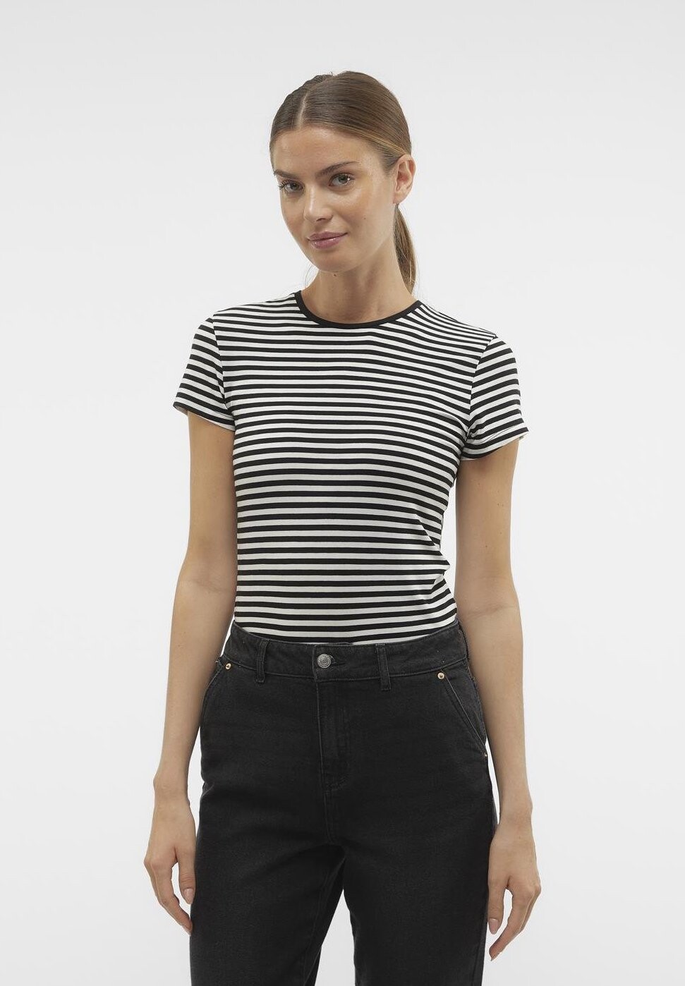 

Базовая футболка VMINES FIONA O-NECK TOP Aware, черный