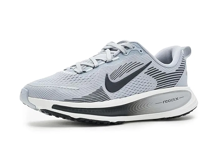 Кроссовки беговые Vomero 18 Nike Kids, Wolf Grey/Anthracite/Pure Platinum — фото 2