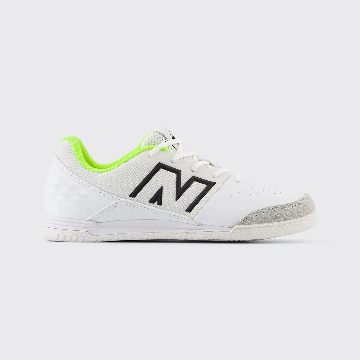

Детские футбольные бутсы New Balance Audazo v6 Command Junior IN, белый/черный