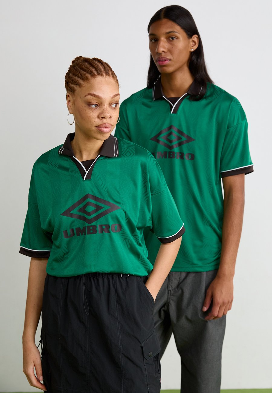 

Поло Umbro BOXY FOOTBALL UNISEX, Green Jacket/Ganache/Brilliant White/Green