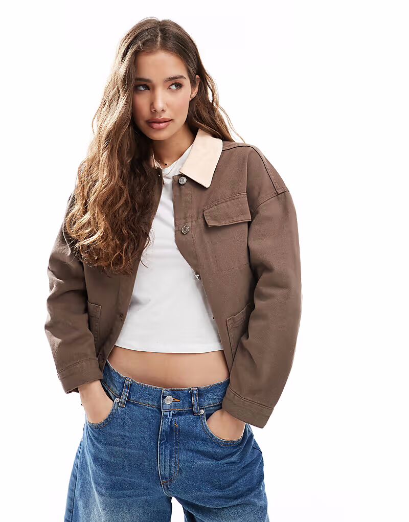 

Джинсовая куртка контрастного цвета ASOS DESIGN коричневого цвета